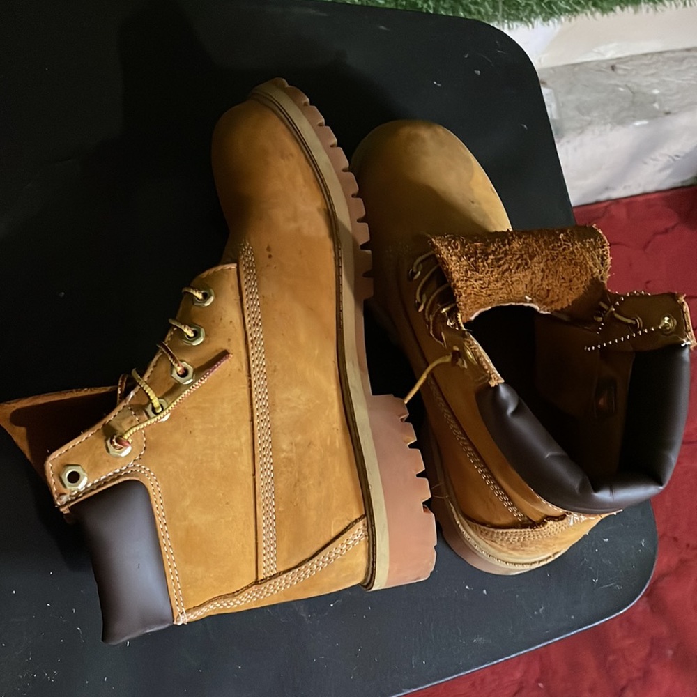 Timberlands Wheat Boots (6.5M) Used - Good Condition